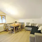 In With Mountain Views Apartment Flachau