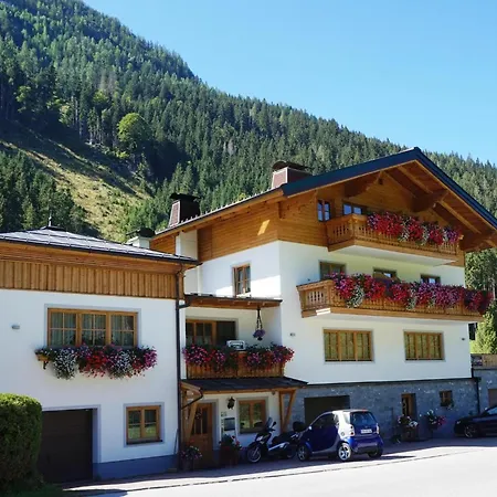 Apartment In With Mountain Views